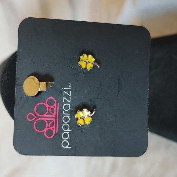 Paparazzi Yellow Four Leaf Clover Earrings - Picture 1 of 5